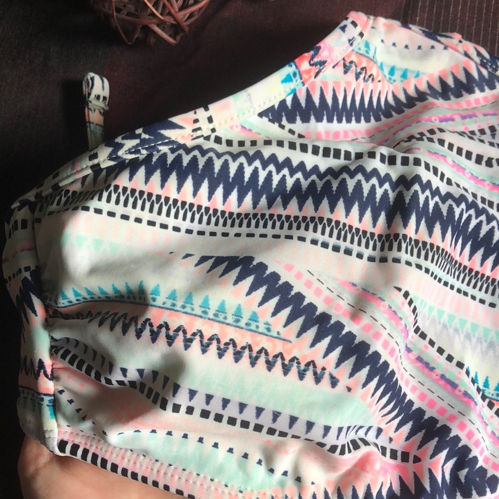 Patterned Swim Top - Picture 3 of 4